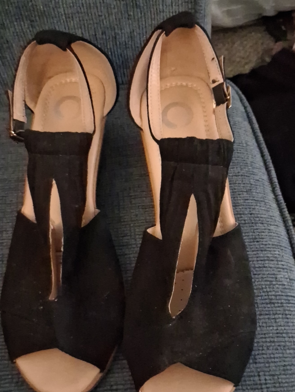 Journee collection Women's Black T-Strap Open-Toe Sandals